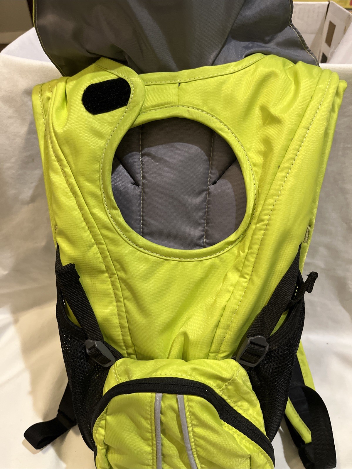 Running/Cycling CamelBak Velocity 70 oz Hydration Pack Reflective NO BLADDER