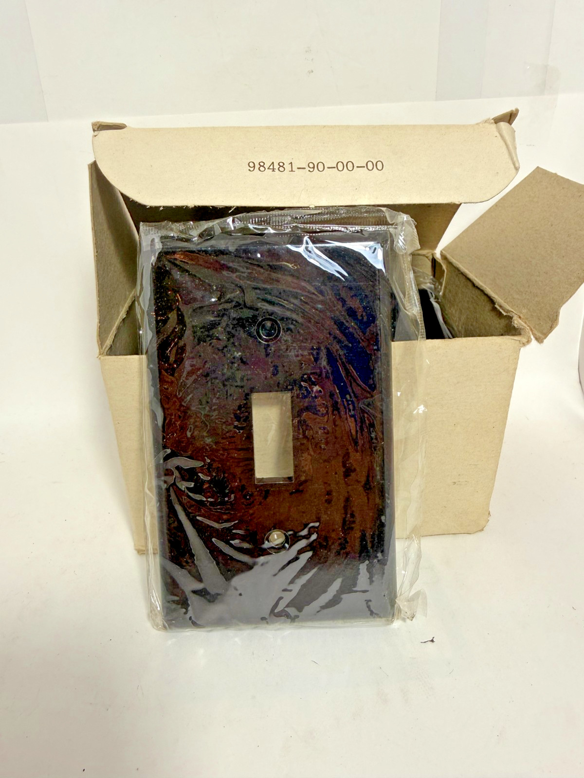 (Box of 8) Vintage Master Electrician Single-Gang Plastic Wallplate BROWN 85001