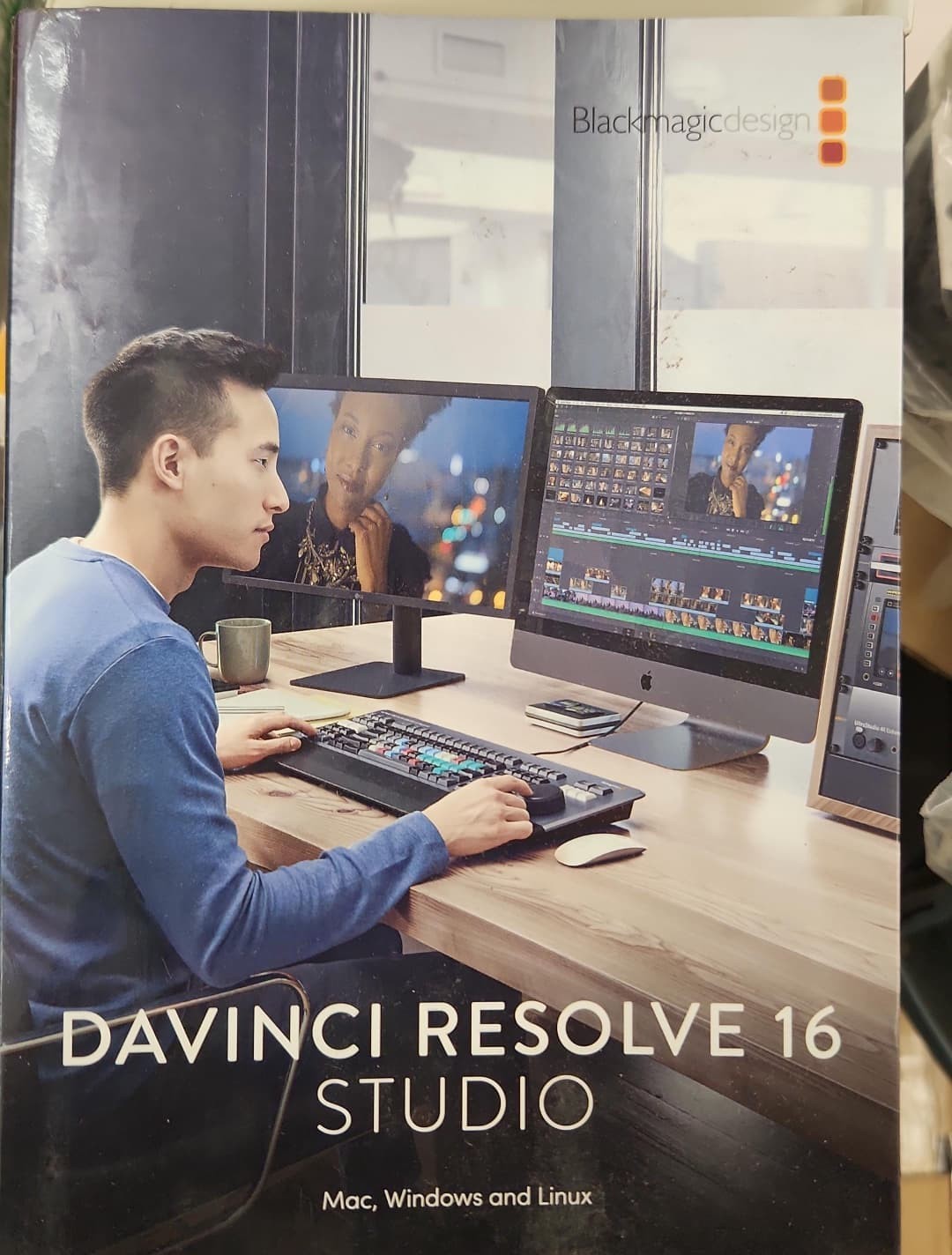 Open box DaVinci Resolve 16 Studio