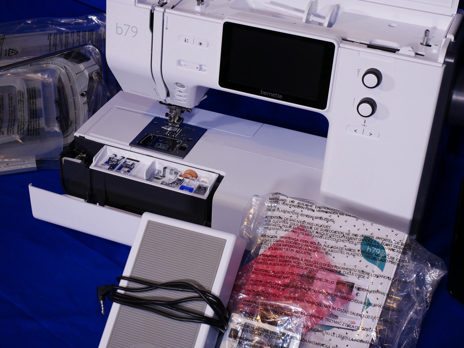 Bernette B79 Computerized Embroidery&Sewing Combo+Original Accessories Pristine