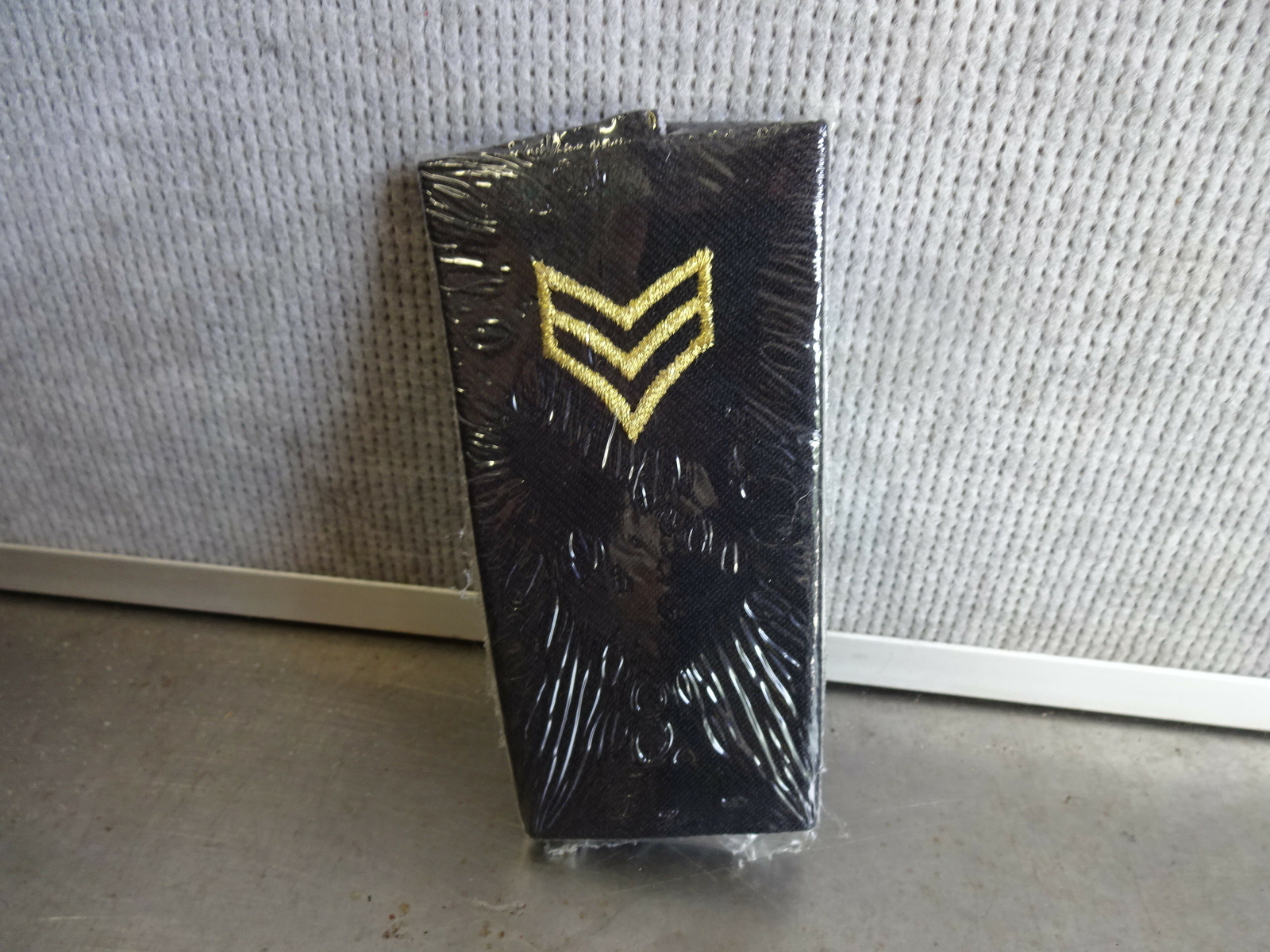 US Army Sergeant SSgt Shoulder Marks Size Large