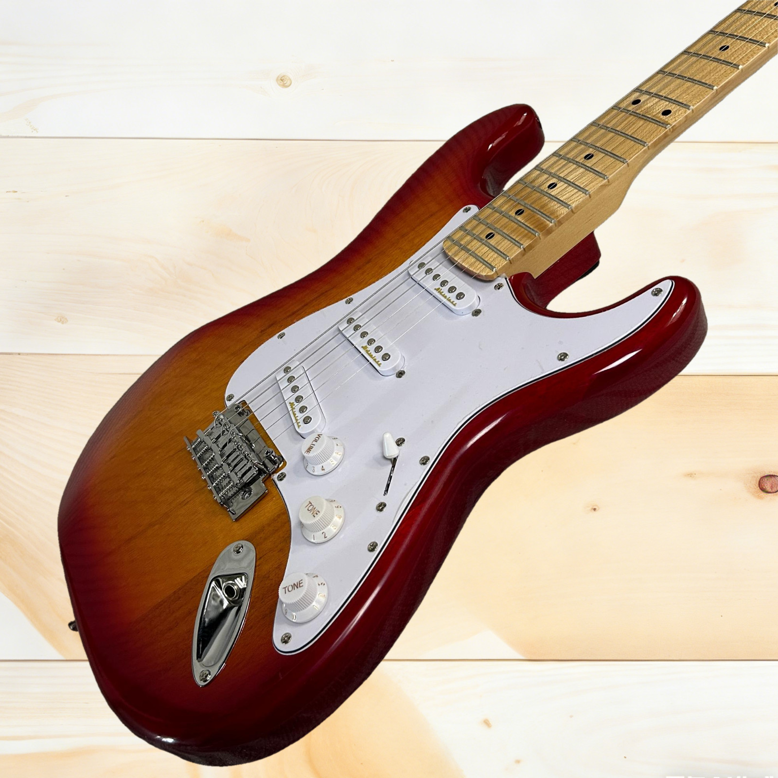 ST Electric Guitar Cherry Sunburst Color Mahogany Body Maple Fretboard 22 Frets