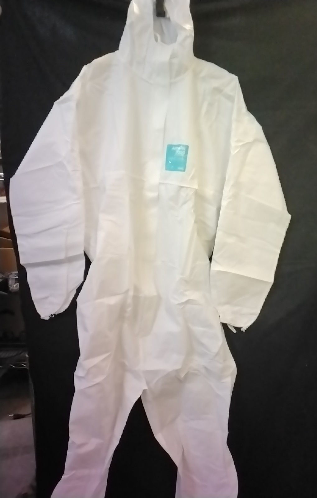 Qty 1 SIZE LARGE ALPHATEC 2000 STANDARD HOODED COVERALLS