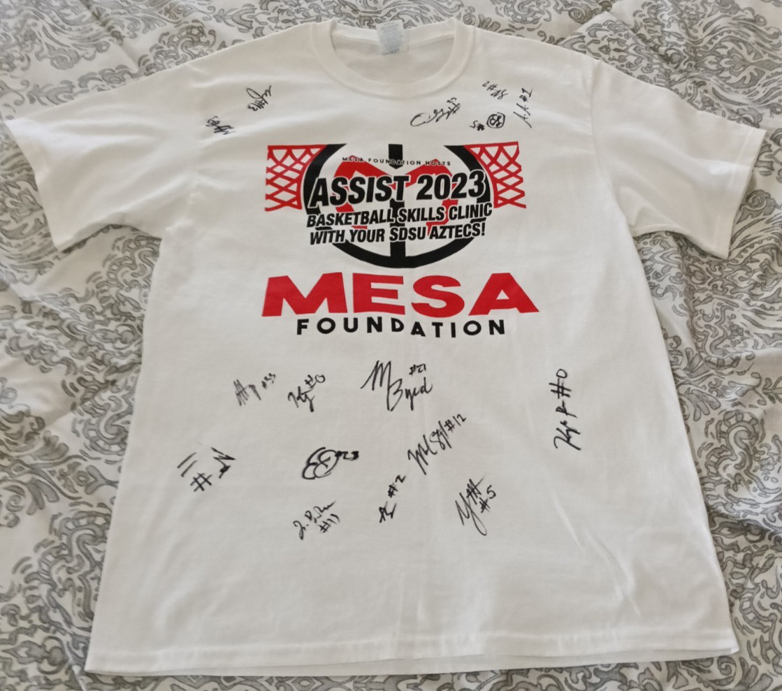 2023 San Diego State Aztecs Men's Basketball Team Signed T Shirt Sz M