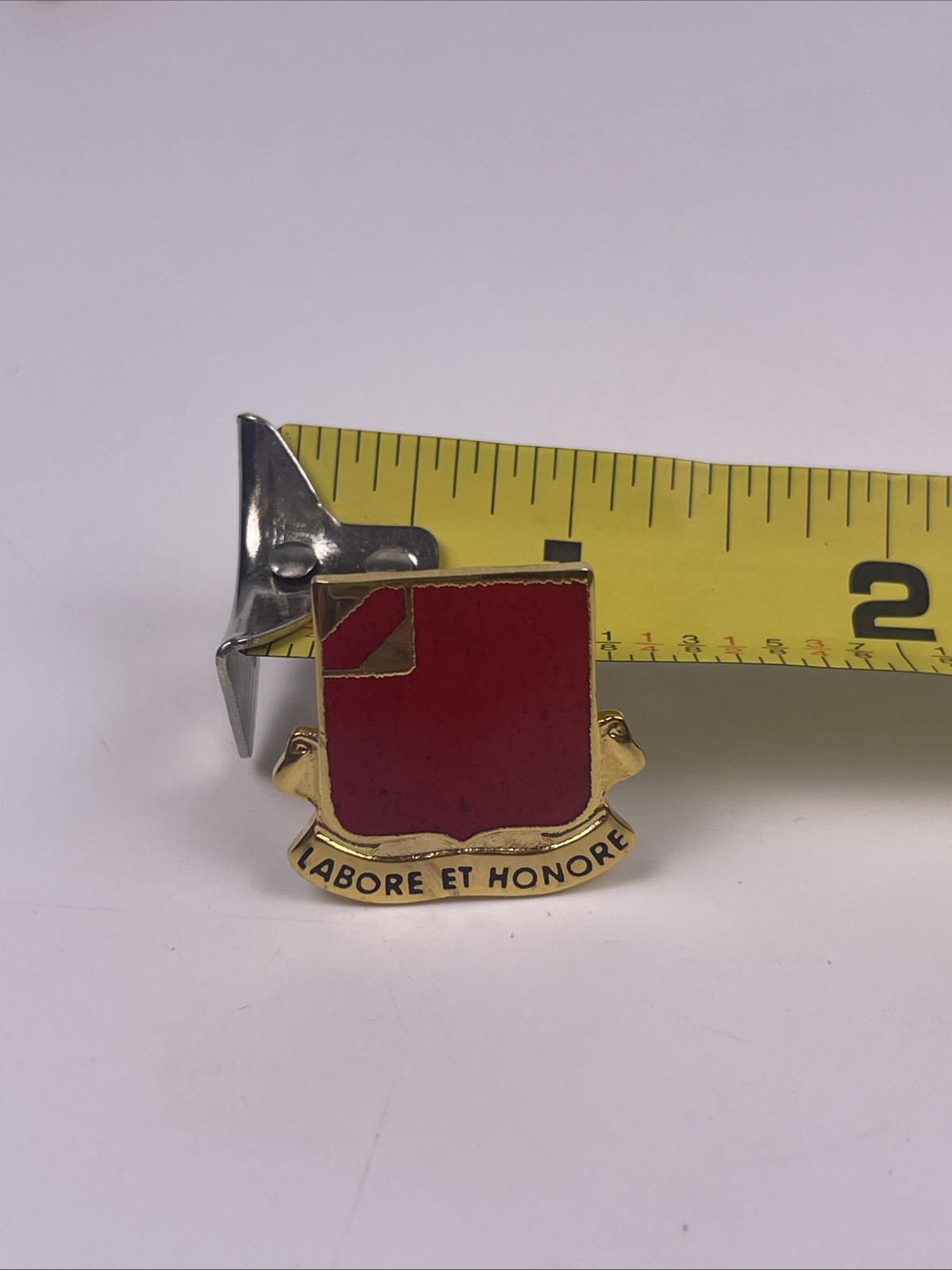 U.S. Military 22nd Field Artillery DI DUI Crest Pin Clutch LABORE ET HONOR Insig