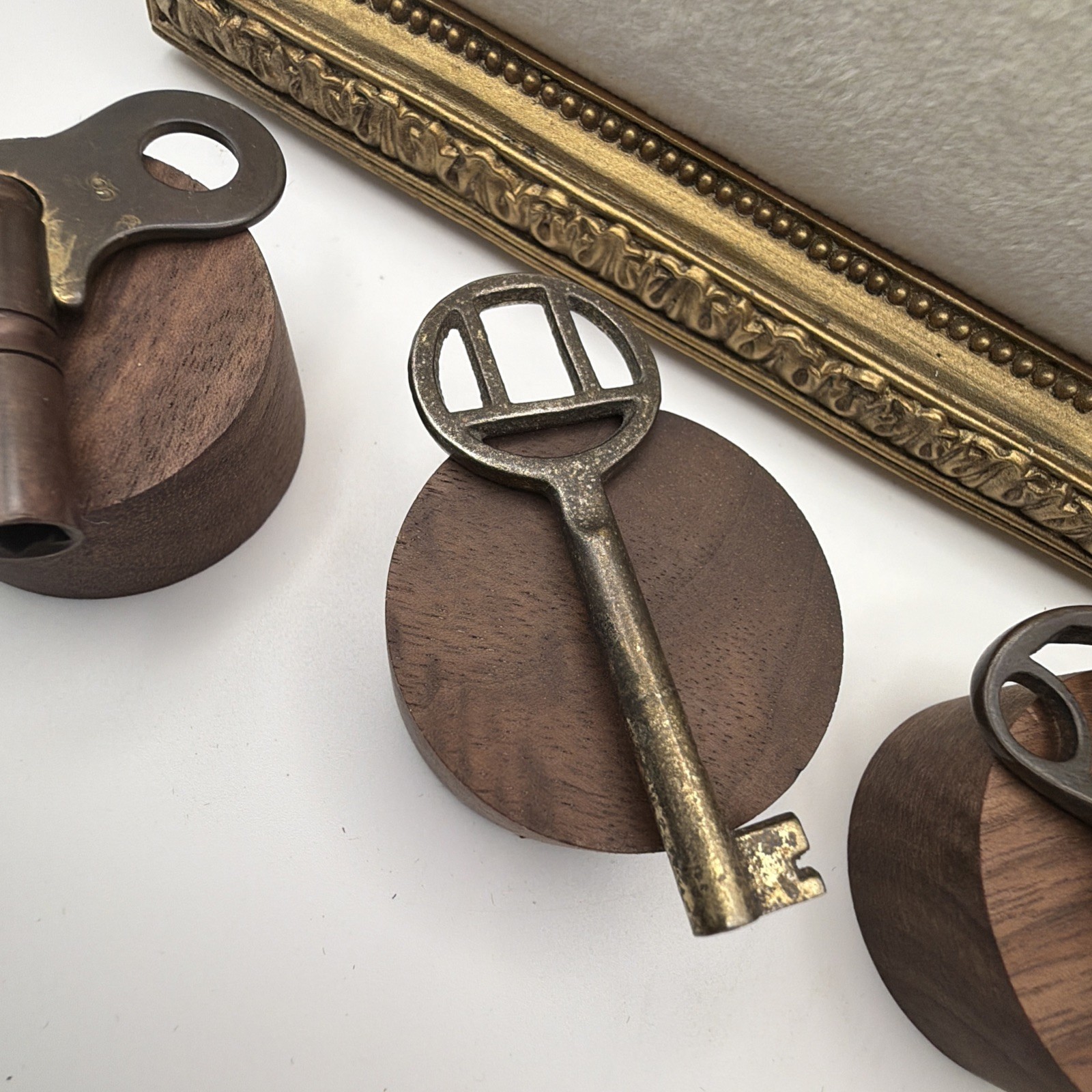1061. 4 Skeleton Keys One Clock Key Vintage