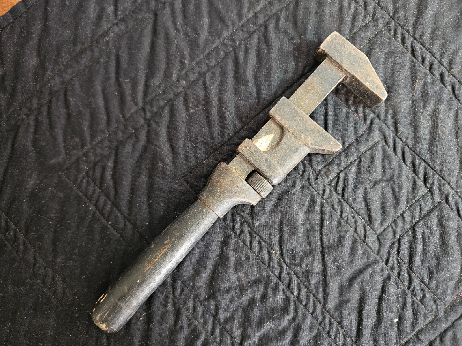Antique Tools: Monkey Pipe Wrench ~ Wooden Handle ~ 12"