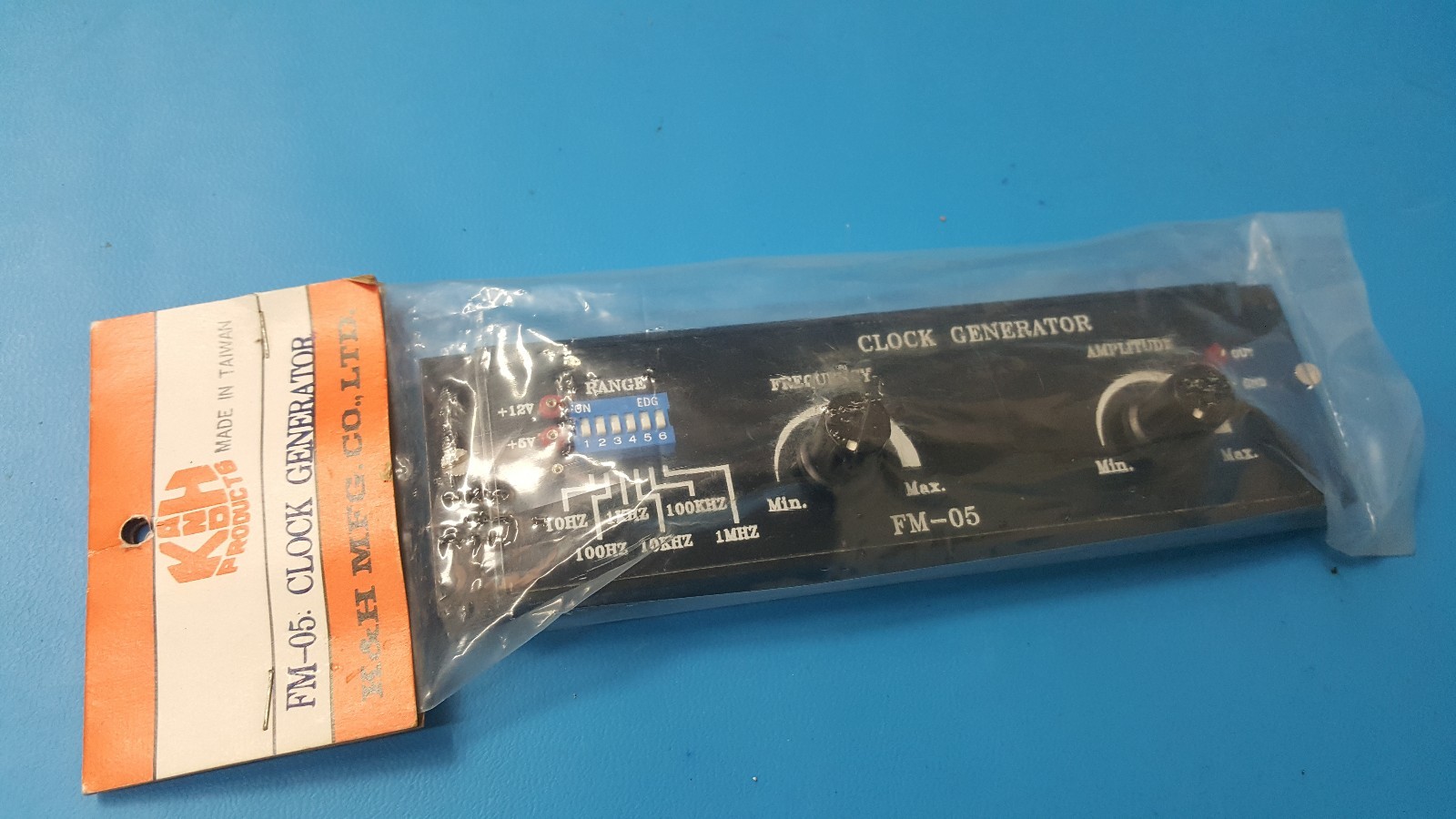 Clock Generator Panel mount, K&H, FM-05, 5&12V, 10Hz, 100Hz, 1KHz, 10KHz, 1MHz