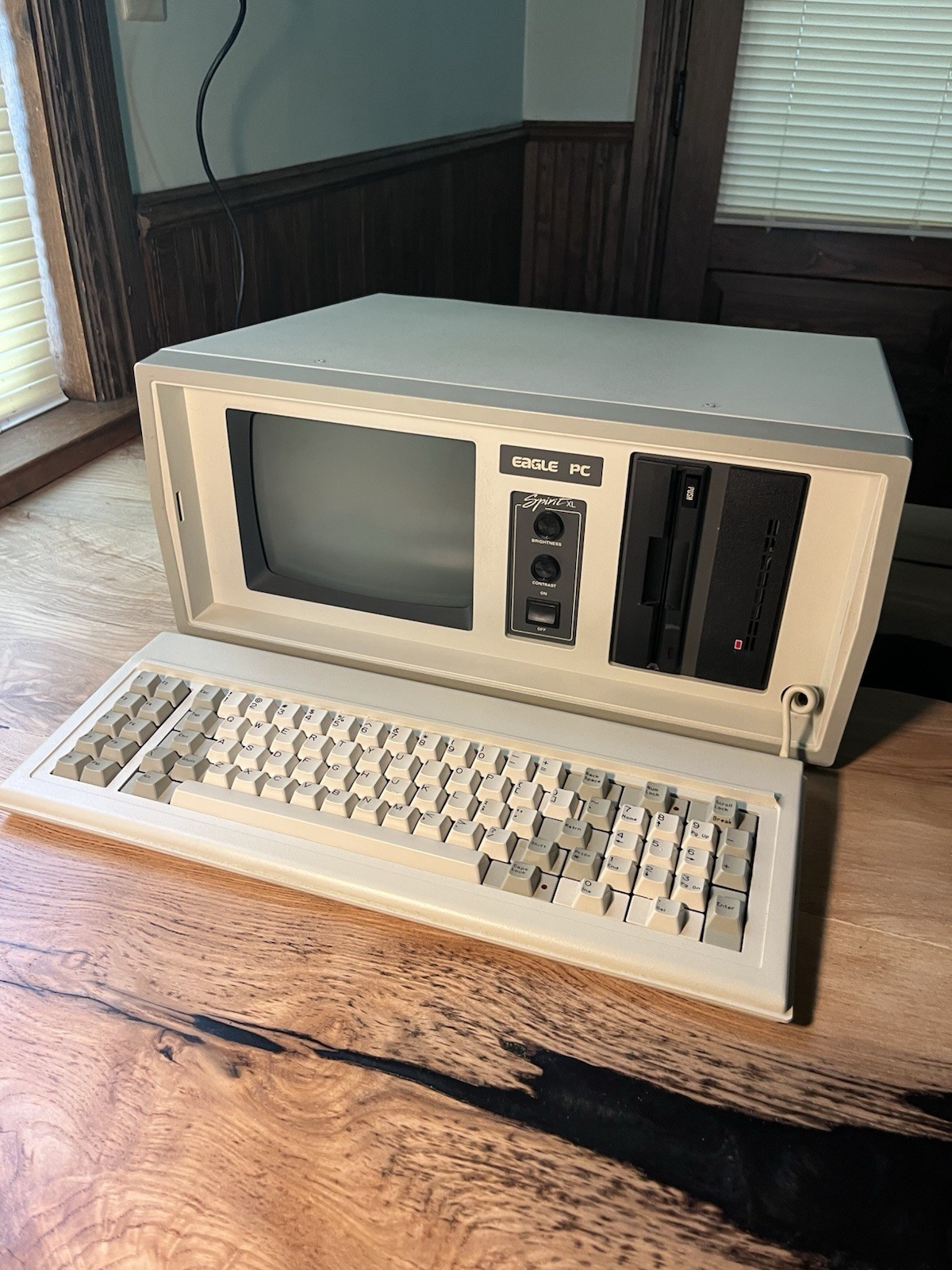 Rare Vintage 1980s Eagle PC Spirit XL Portable Computer IBM Compatible Powers On
