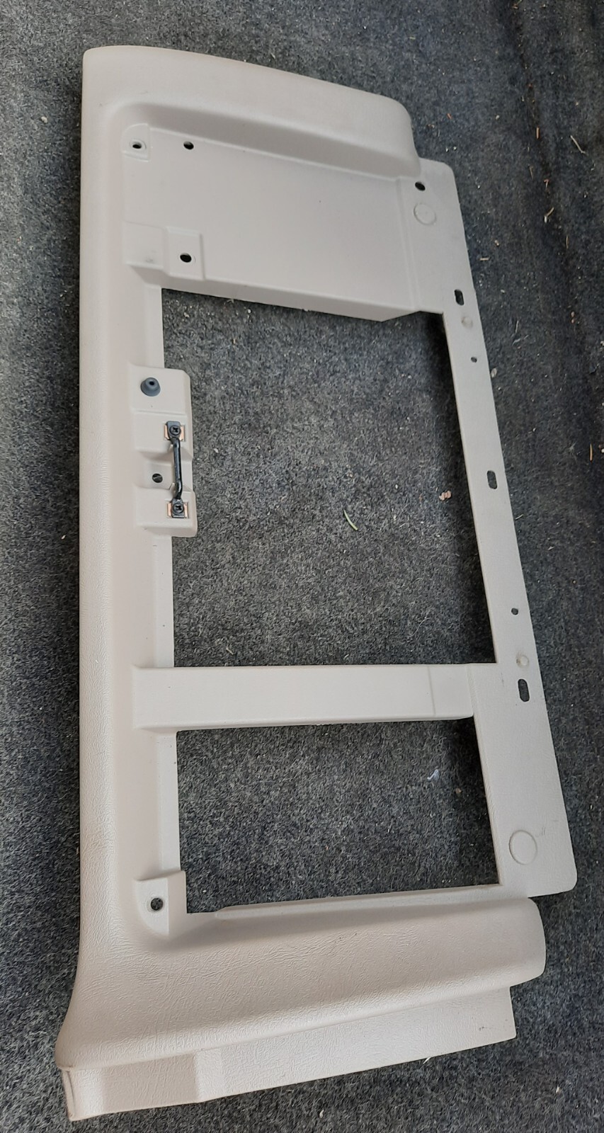 03-07 Silverado Sierra TAN code52 Glove Box FRAME ONLY FOR USE W/ CENTER CONSOLE