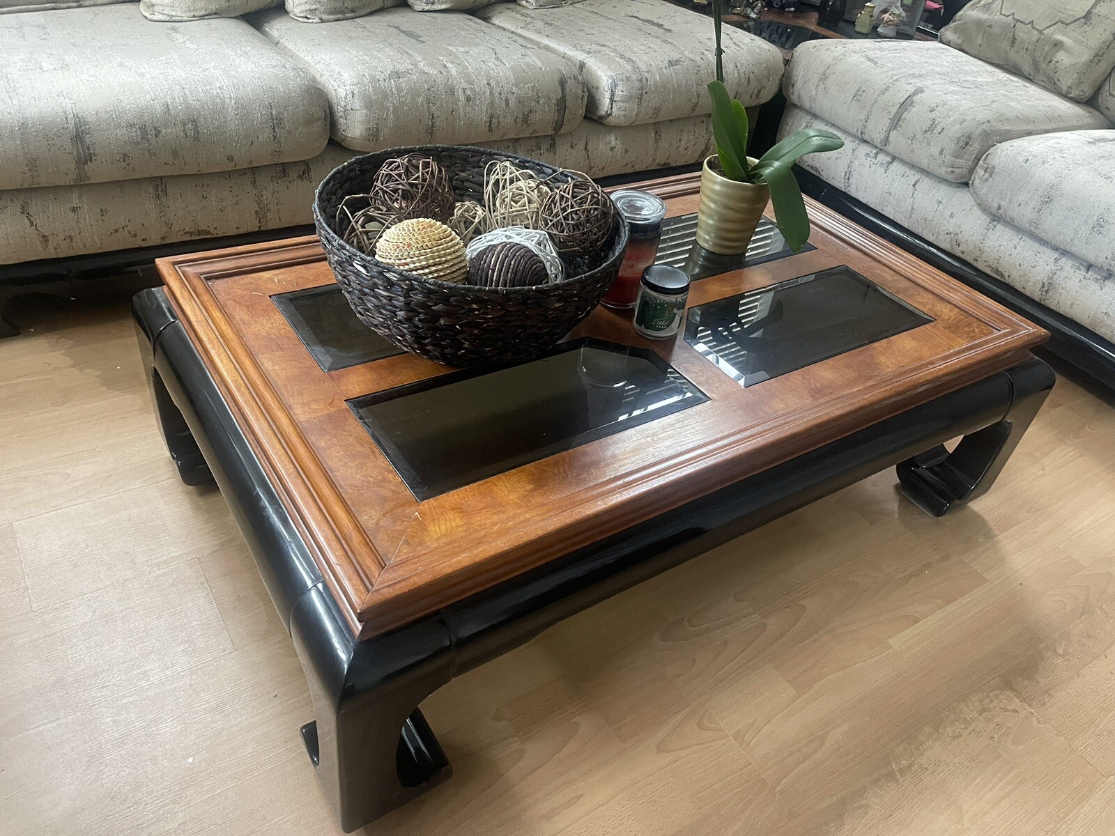 Oriental living room furniture set sectional used 2 Sofas, 2 Tables and Frames