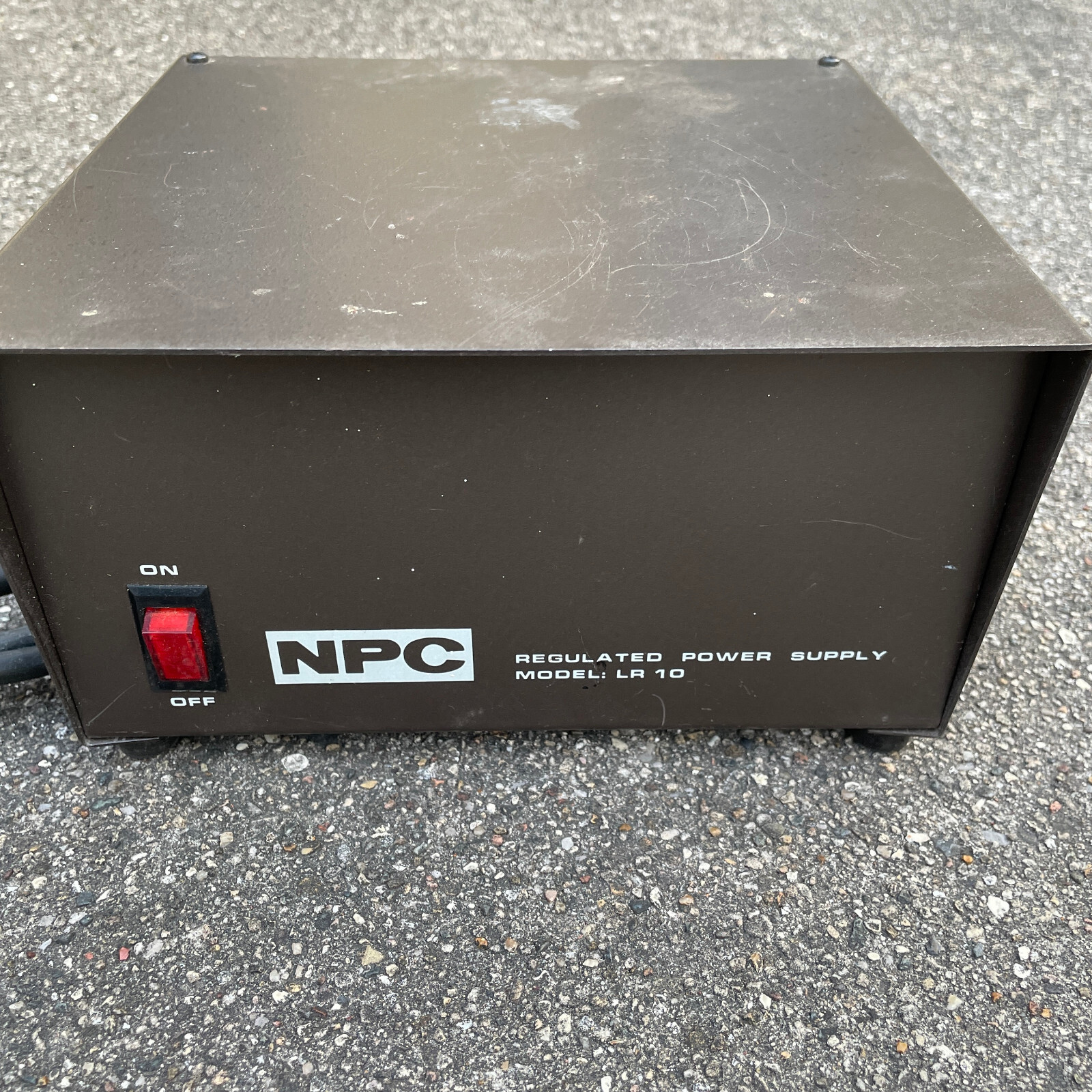 NPC LR 10 Regulated Power Supply 13.8 VDC 8 A Cont. 10 A ICS 50% Duty Cycle
