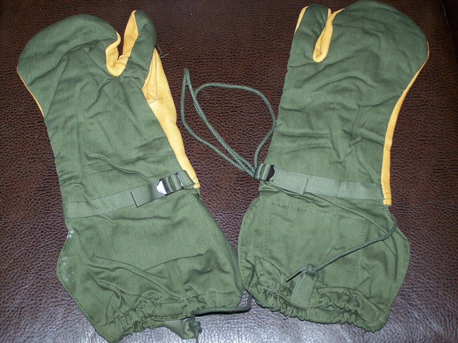 USGI Cold Weather Trigger Finger Mittens w Inserts Lanyard M1965 OD MEDIUM MINT