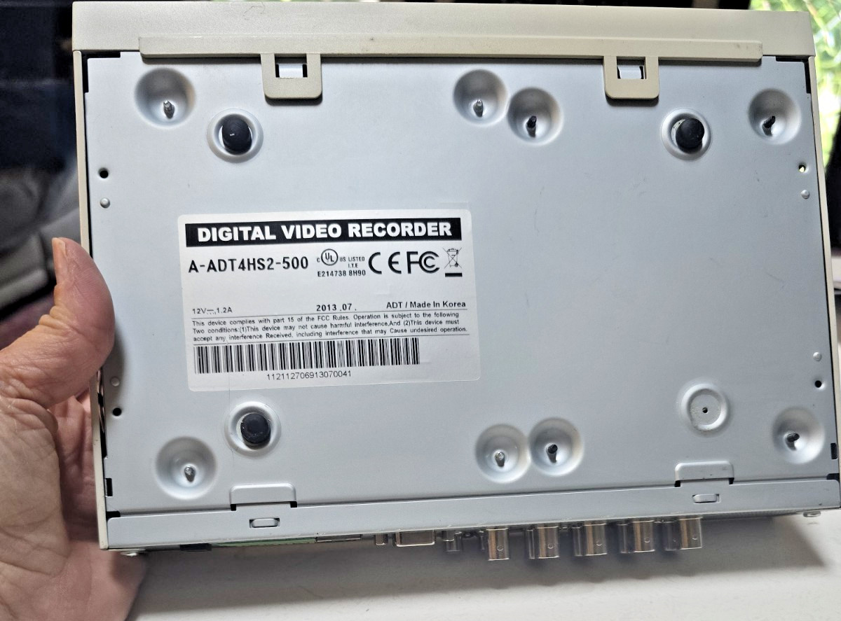ADT 4-Channel Security DVR Digital Video Recorder 500GB (A-ADT4HS2-500) - Unit O