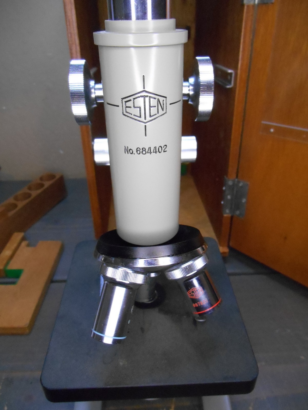 ESTEN MICROSCOPE NO. 684402 Original wood storage box & key - Made in Japan