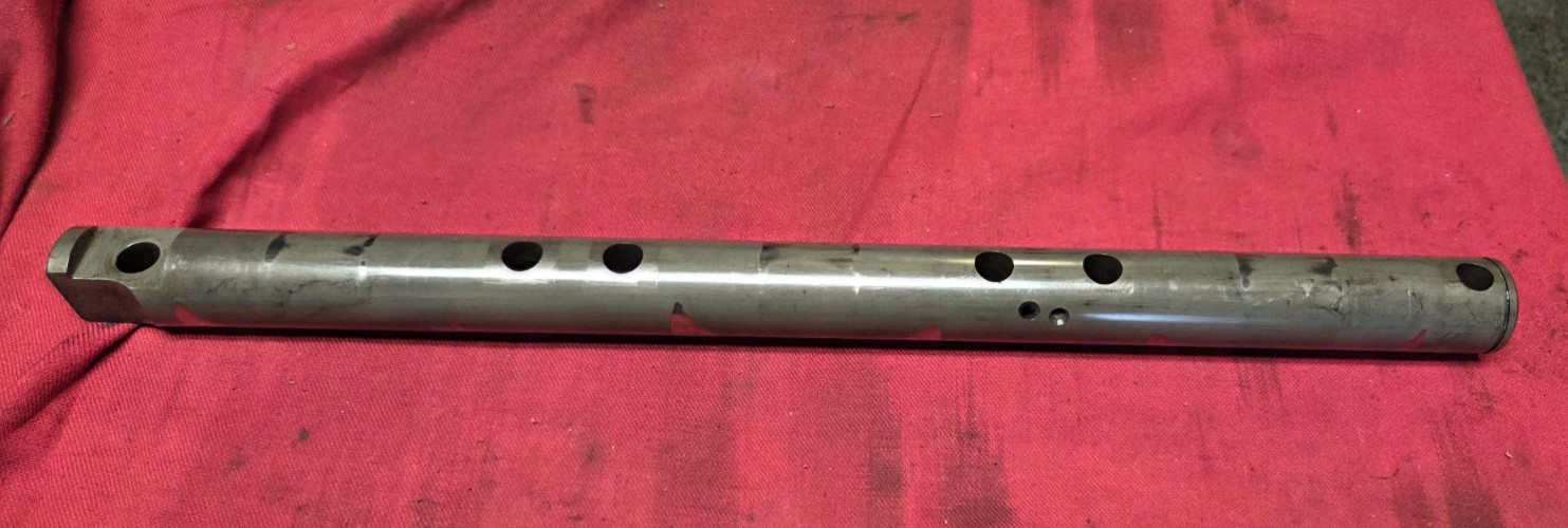 CUMMINS  ISX Shaft  Rocker Shaft # 3683310, S/N 18 02 05