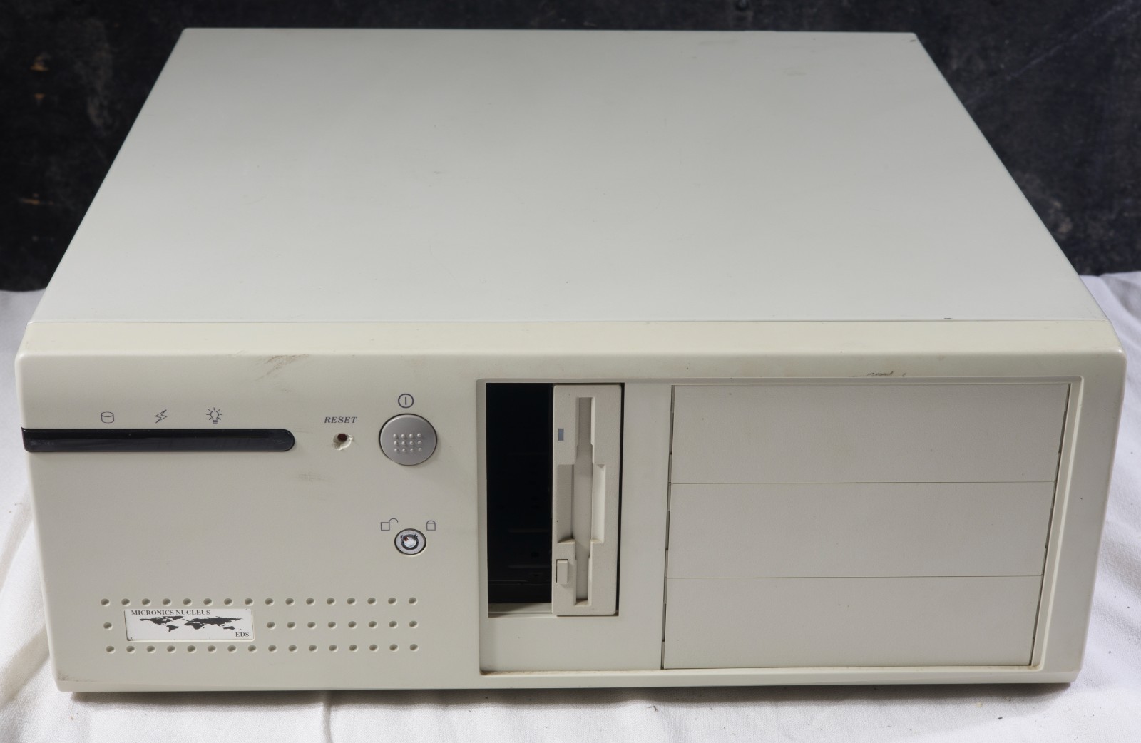 Vintage Micronics Desktop Computer Case no PSU CASEA01