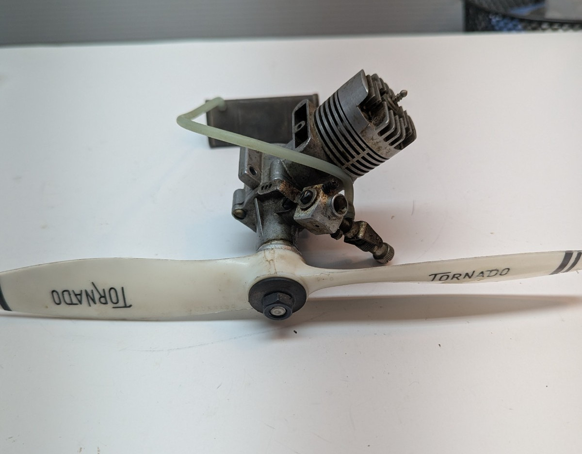 ENYA 19V Model 4005 RC Control Airplane Engine Motor Nitro Gas 2 Stroke Tornado