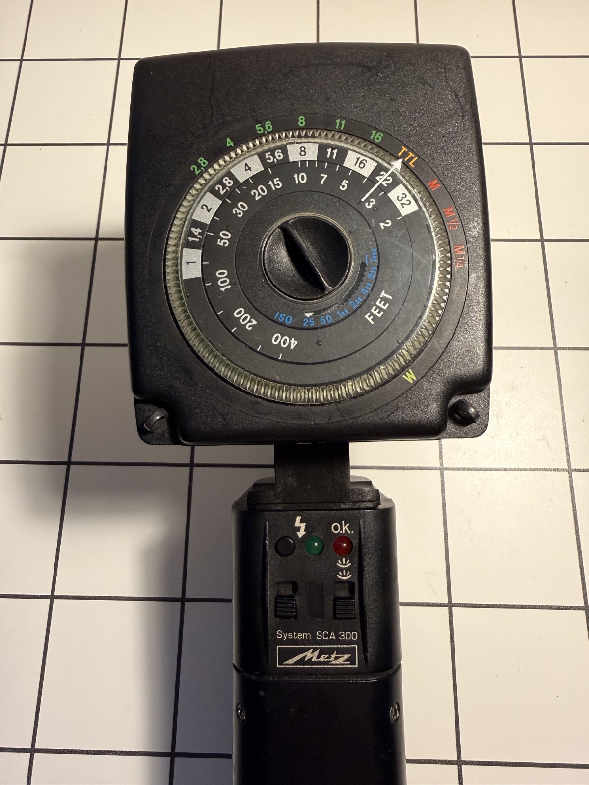 Metz Mecablitz 45 CL-4 digital camera flash with AA battery pack - UNTESTED