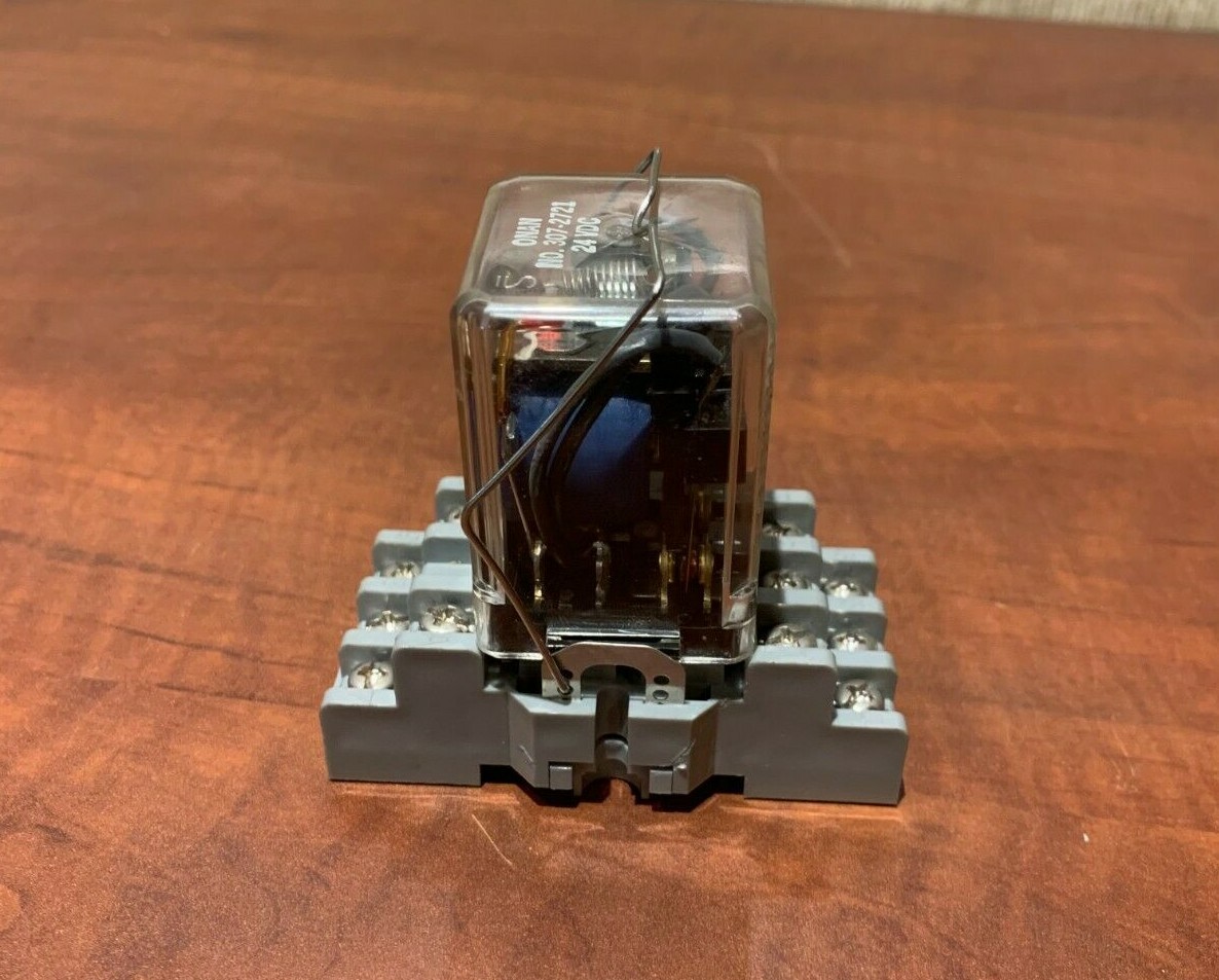 Deltrol Controls 166D 3PDT 24VDC Coil | Onan: 307-2721 | Idec SR3B-05