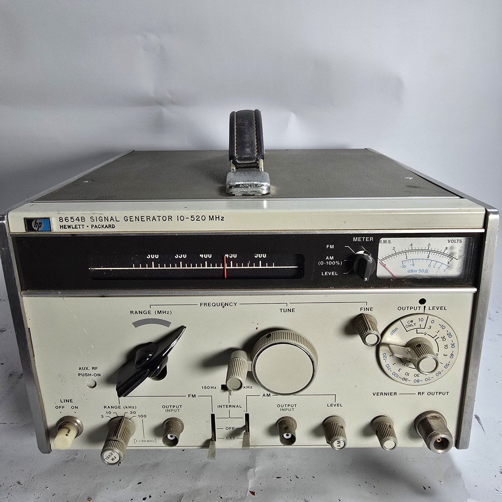 HP 8654B Signal Generator 10-520 MHz Vintage RF Test Equipment
