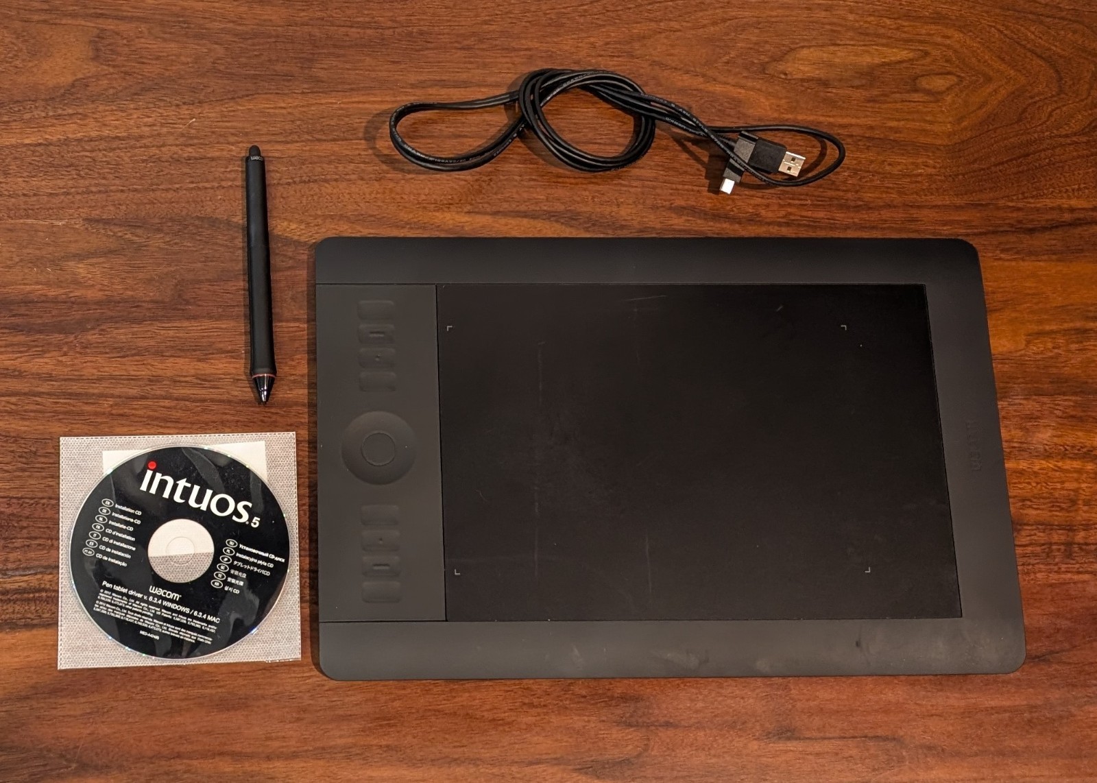 Wacom Intuos 5 Touch PTH-650 Graphics Tablet with Pen