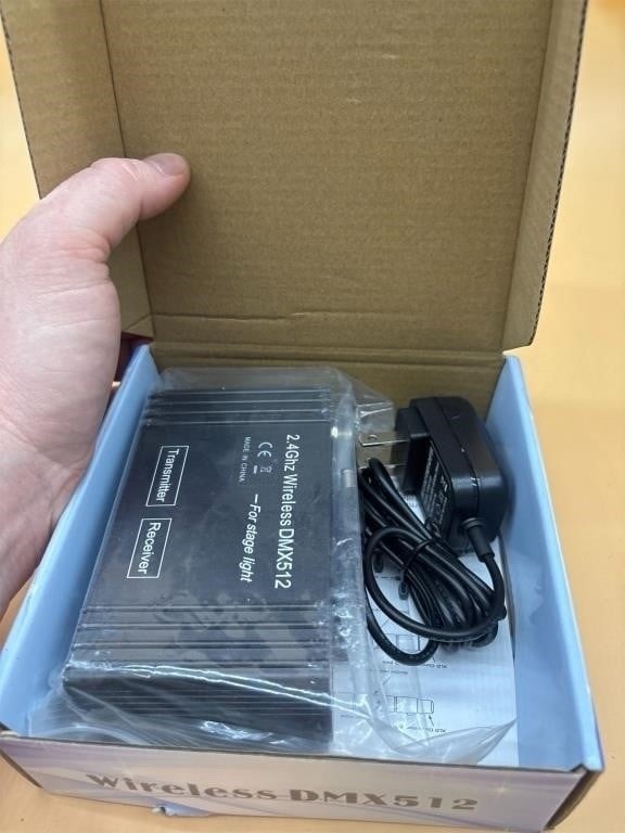 DMX512 Wireless 2.4G Transmitter Receiver System with LCD Display