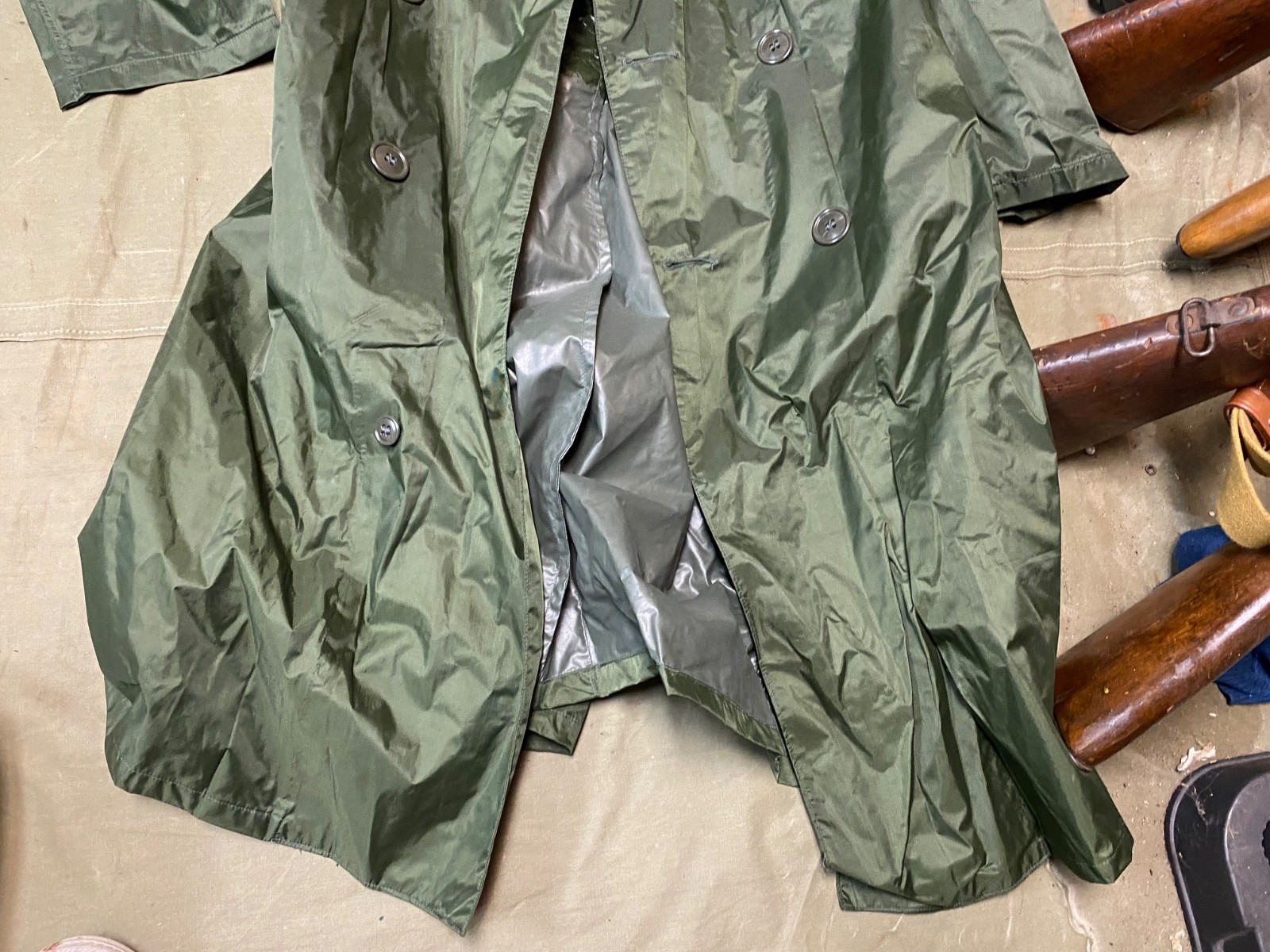 ORIGINAL VIETNAM WAR US ARMY RAIN COAT-MEDIUM