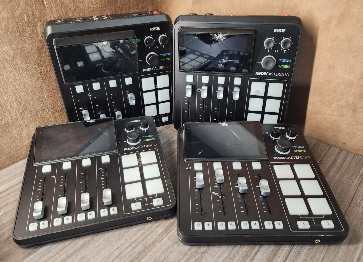 Rode RodeCaster Duo Streaming Mixer Integrated Audio Production Studio