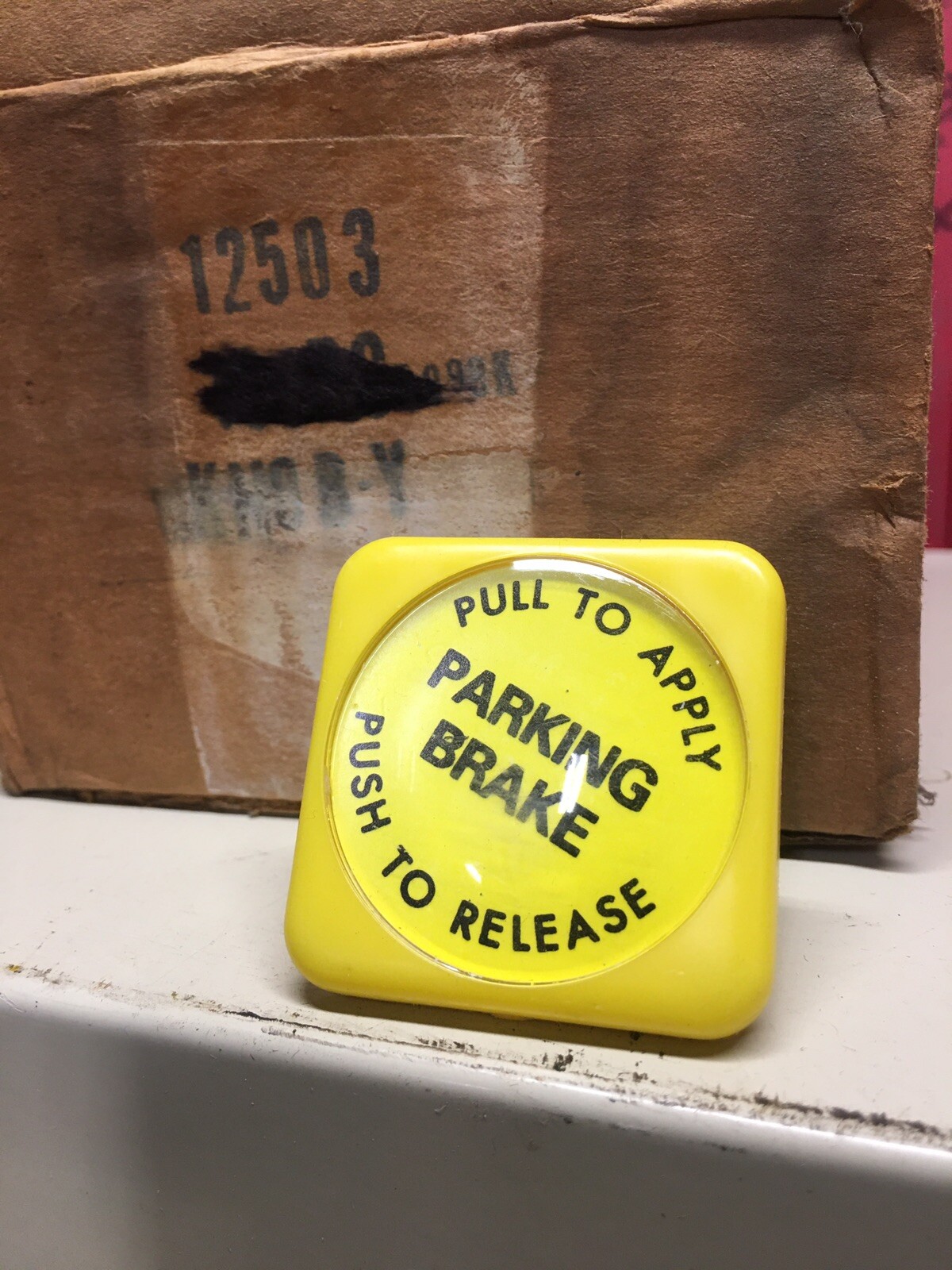 NEW GENUINE MIDLAND HALDEX 12503 YELLOW AIR BRAKE PARKING BRAKE KNOB