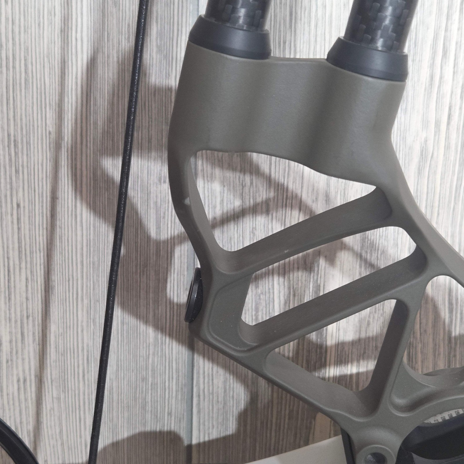 Prime Form 60-70# Morrel Riser White limbs