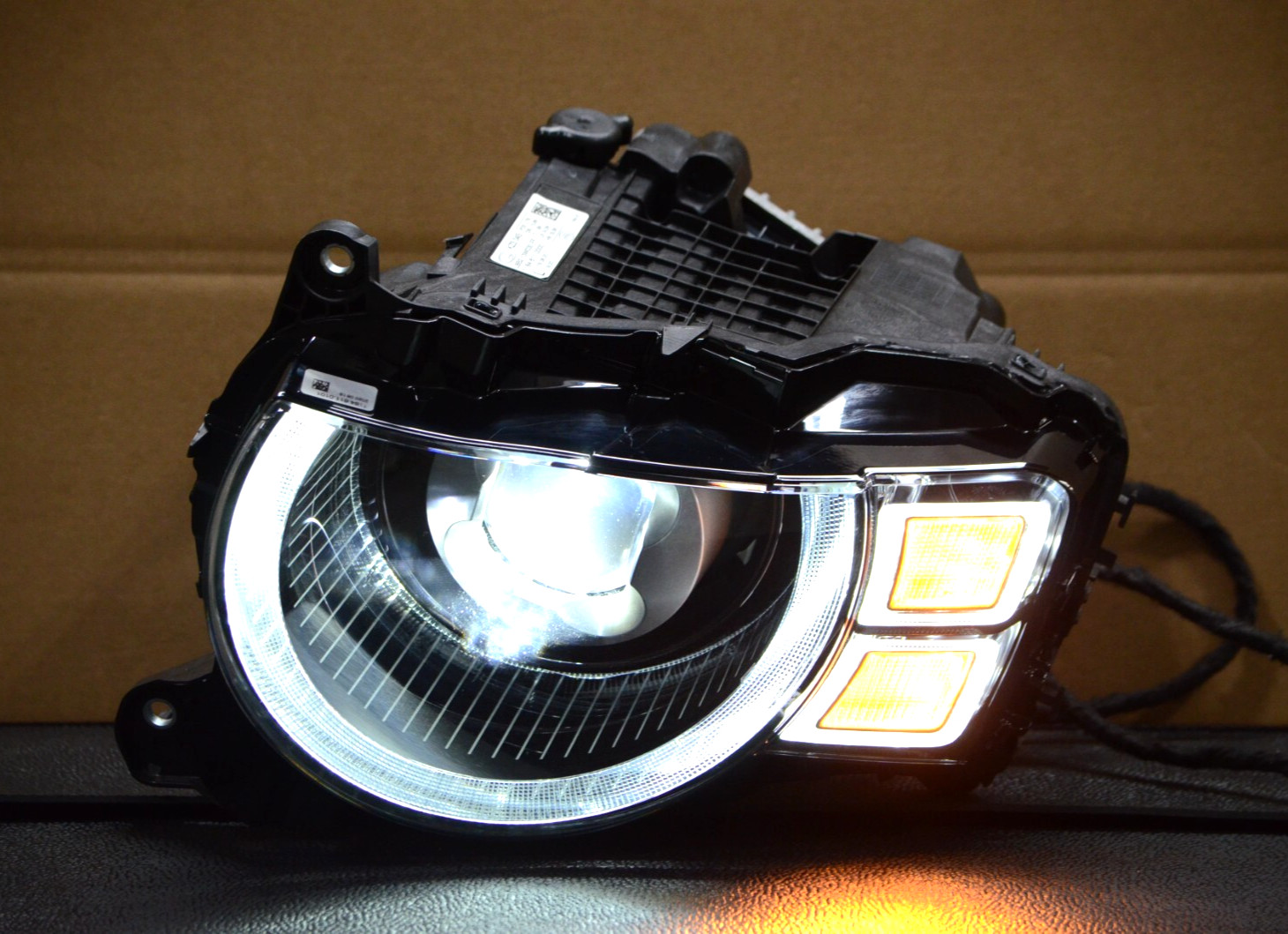 Perfect! Genuine! 20-25 Land Rover Defender Premium LED Headlight LH Driver OEM