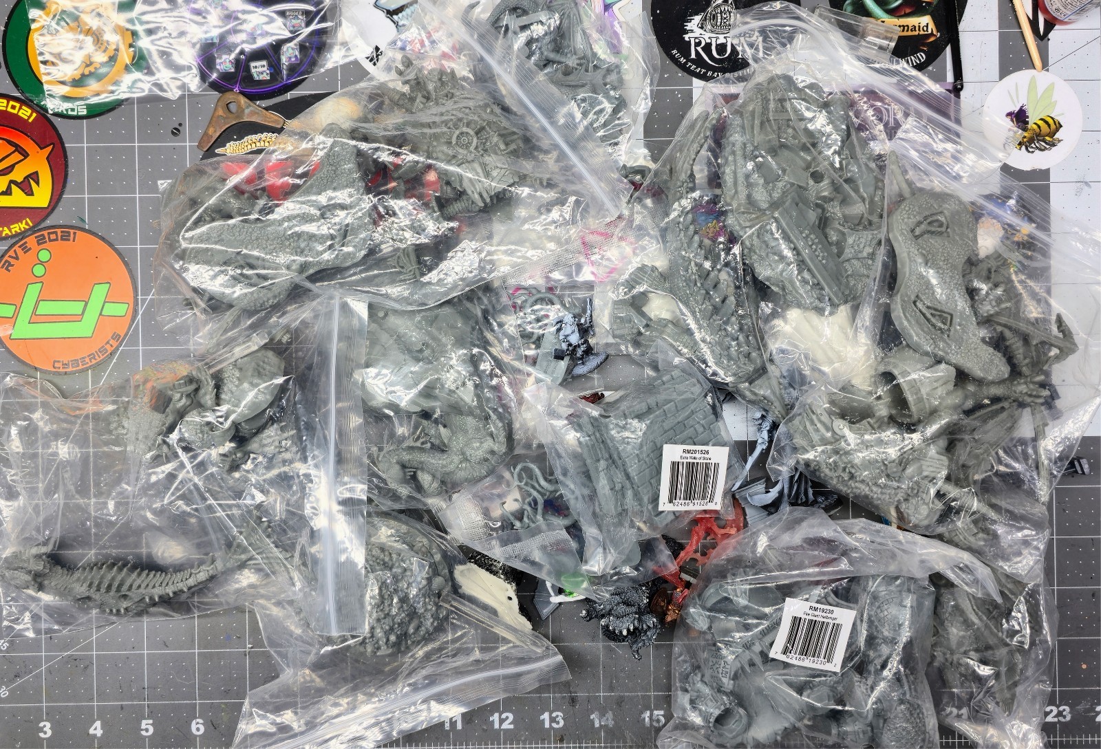 Reaper Miniatures Unpainted Lot Large Figures Fire Giant Hellbringer Stone Walls