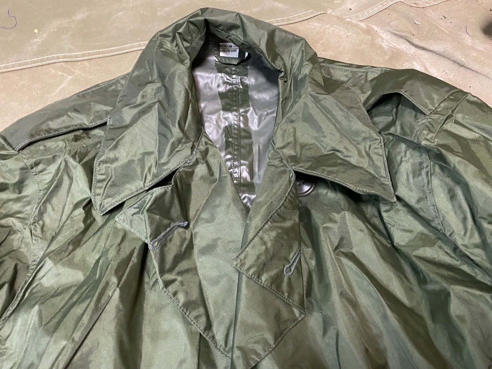 ORIGINAL VIETNAM WAR US ARMY RAIN COAT-MEDIUM