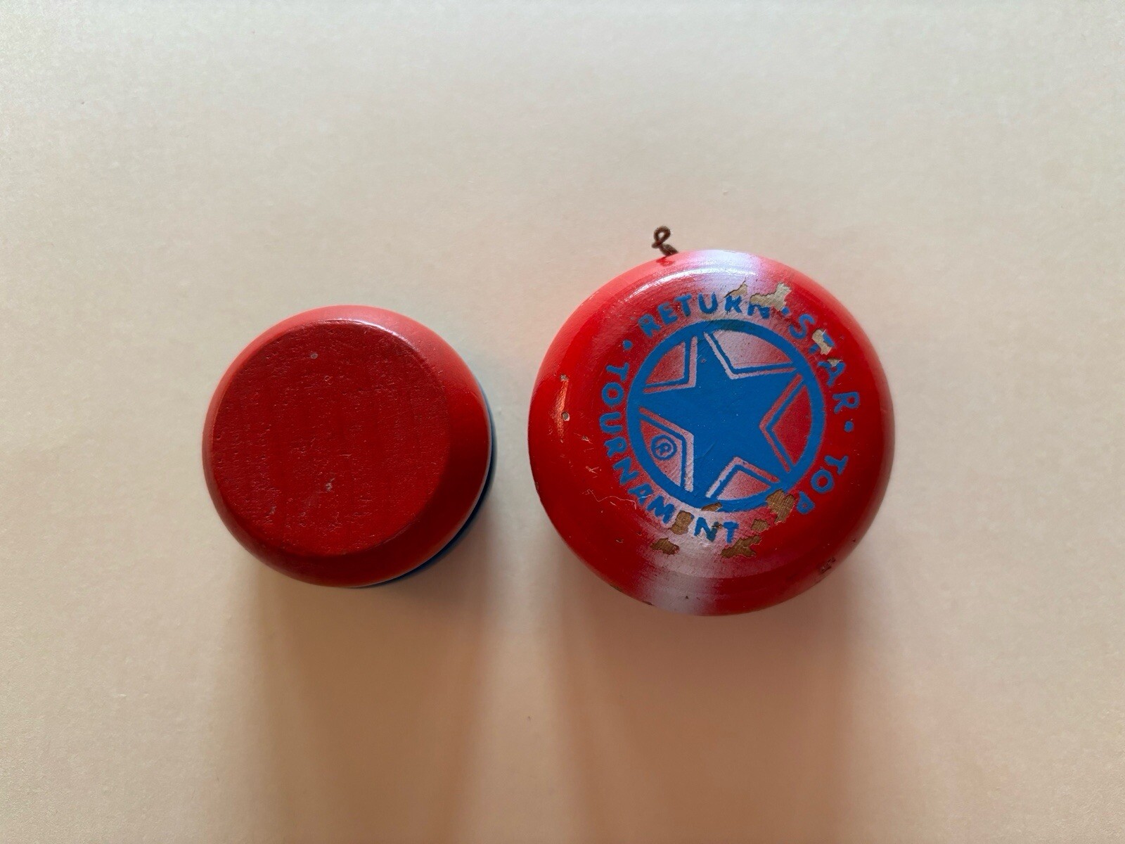 Vintage Yoyo Wood Red Blue Return Star Top Tournament Set of 2