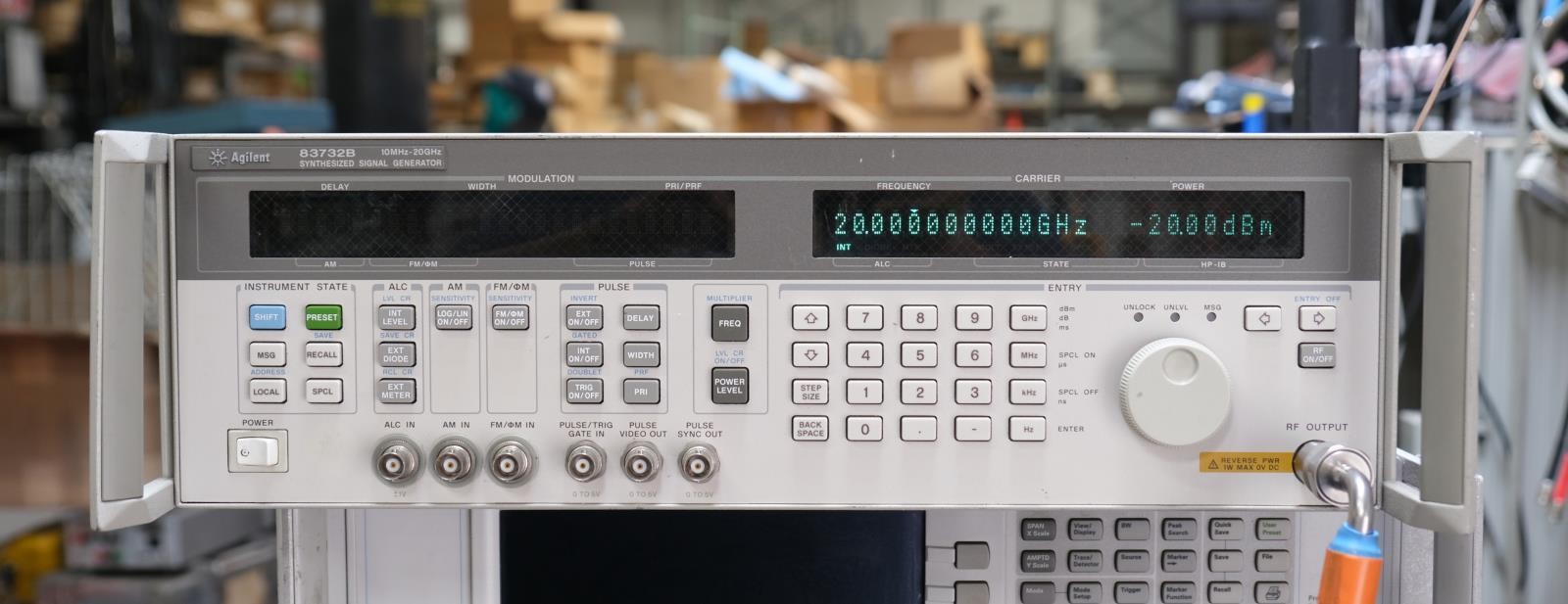 Agilent 83732B 10MHz - 20GHz Synthesized Signal Generator OPT 1E1 1E5 1E8