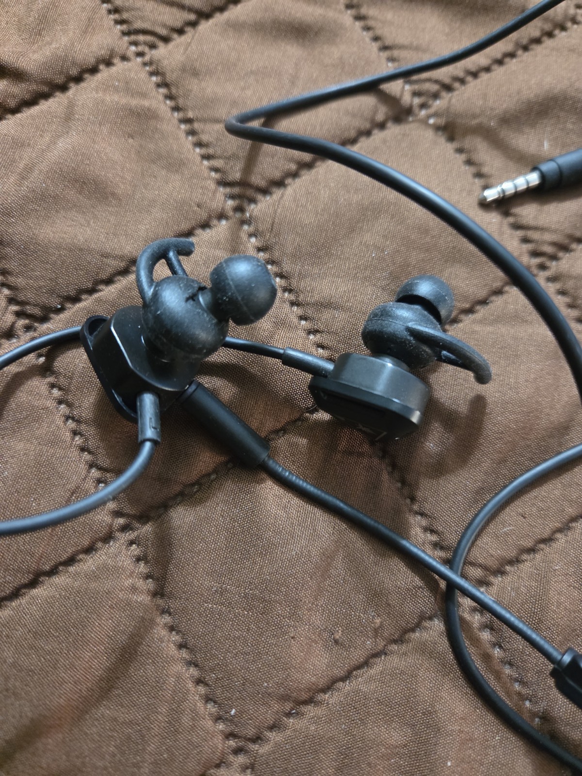 HTC Vive 2PR7100 Virtual Reality VR Wand Controllers Pair Headphones Etc.....