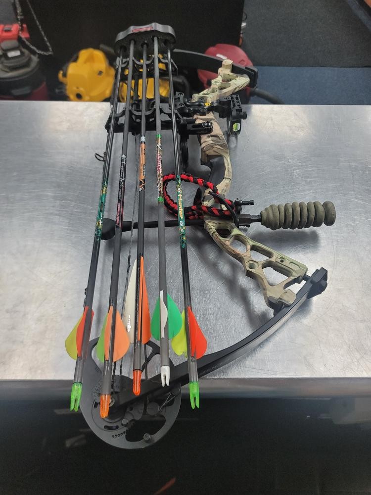 Used DIAMOND ARCHERY BOWTECH INFINITE EDGE Compound Bow (QUC027938)