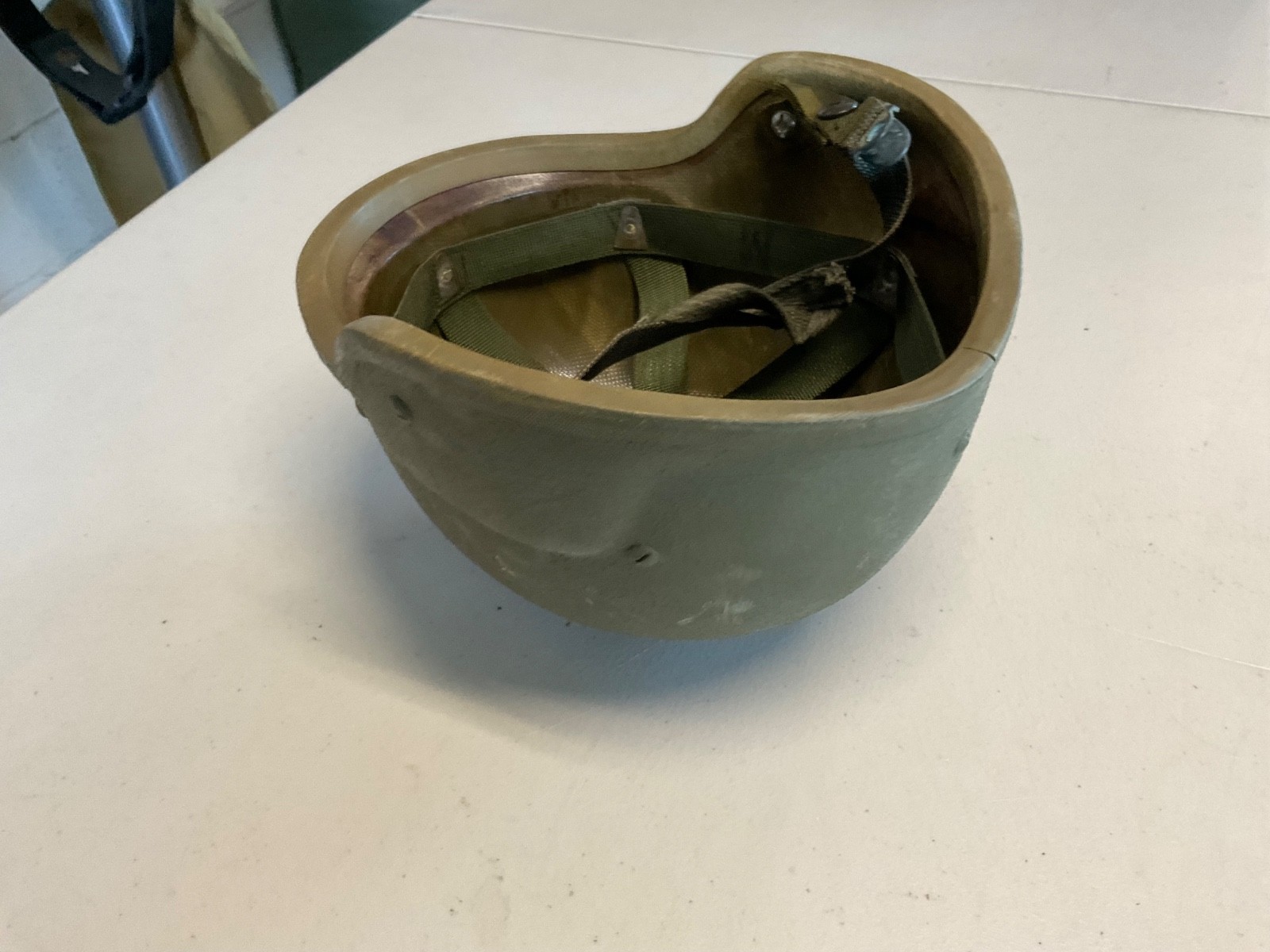 OLD ARMY MILITARY PASGT MADE W/ KEVLAR HELMET K-POT MEDIUM 8470-01-092-7527