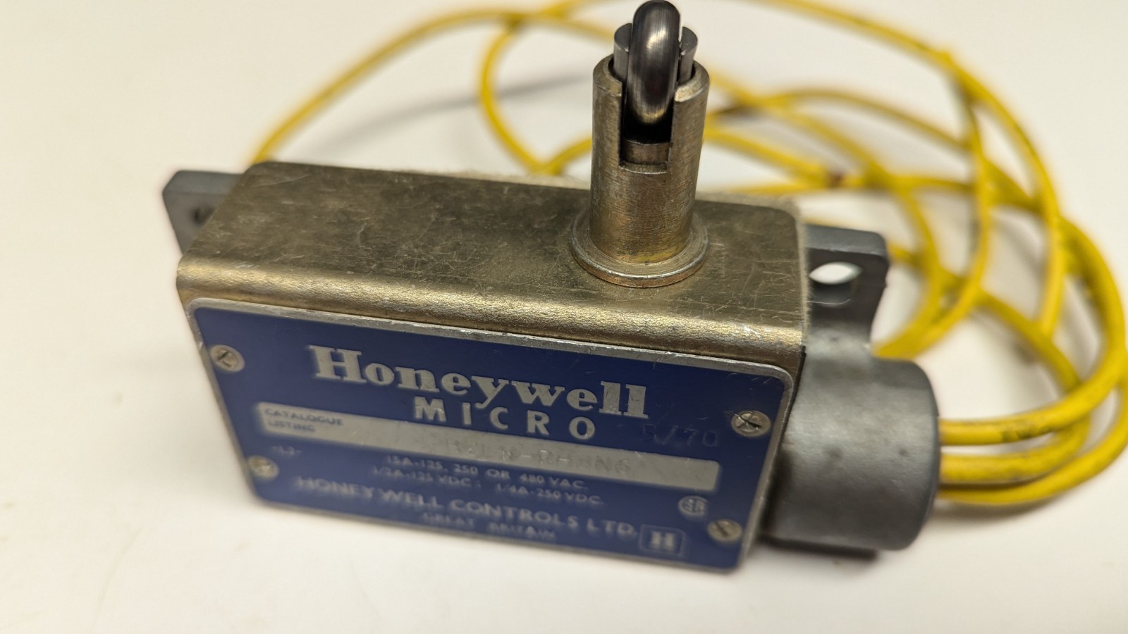 Used Honeywell 15 amp Microswitch, BZLN-RHBN6