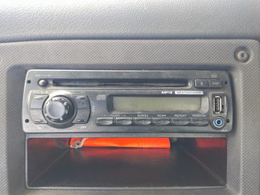Replaces 2012 FREIGHTLINER CASCADIA 113 RADIO AM/FM/CD ,  FL