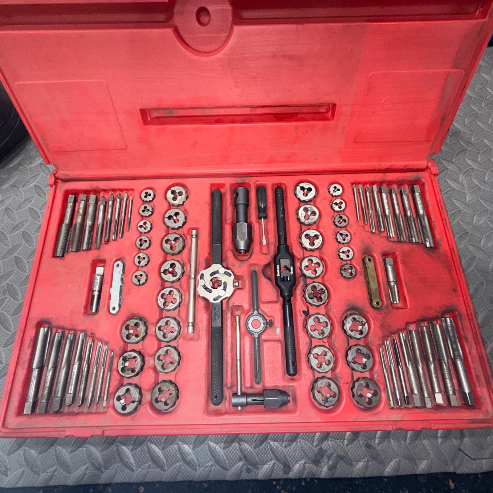 Snap-on TDTDM500 76-piece Tap and Double Hex Die Set ,6mm Replaced With Mac