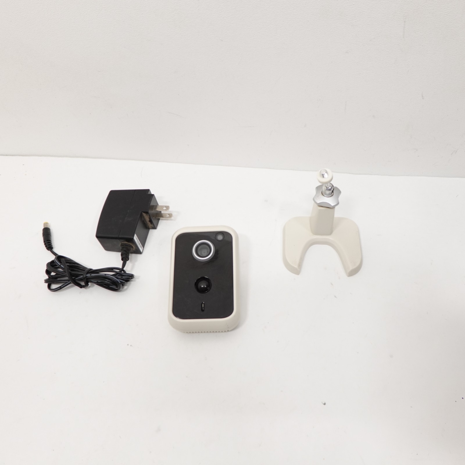 LifeShield SCH1R1-29 White & Black Wired SCH1R0 Camera with Stand & Power Cable