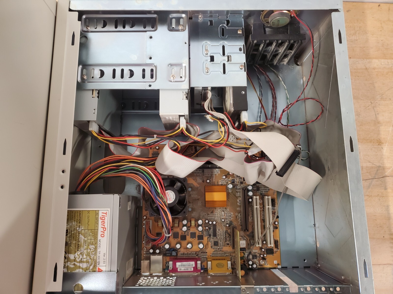 Vintage Elite PC Tower - Turns On