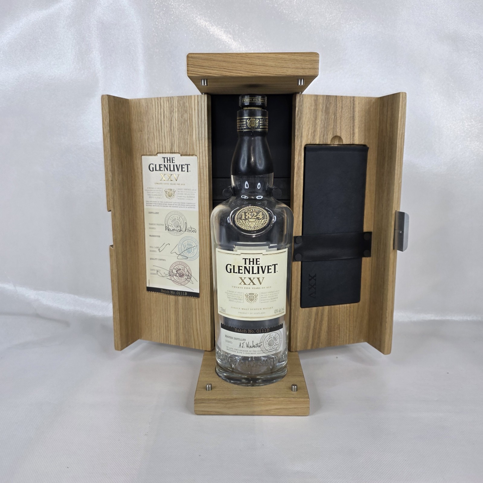 Glenlivet Single Malt Scotch Whisky XXV 25 Years Age Wooden box w/ Empty Bottle