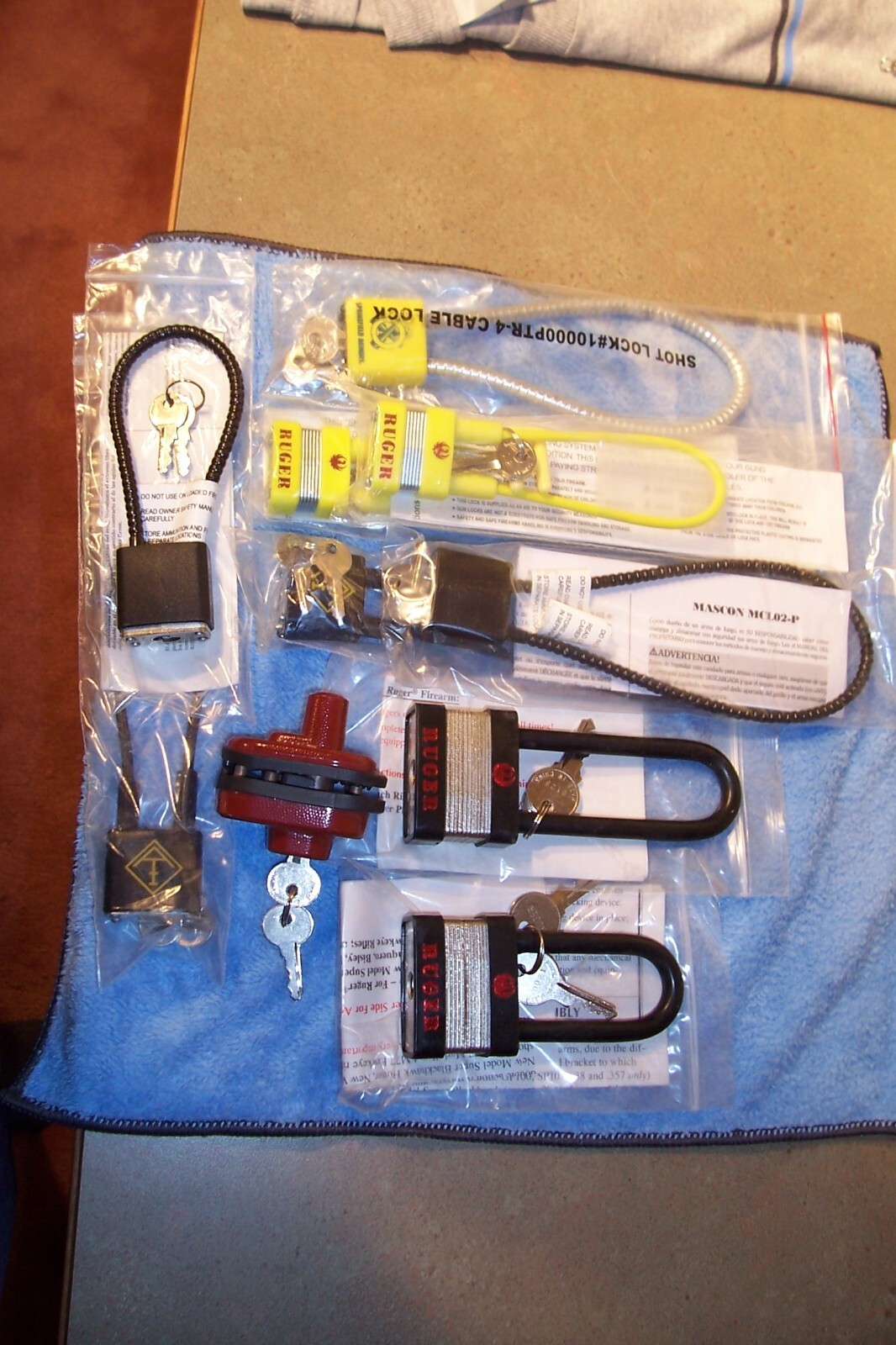 TEN GUN TRIGGER LOCKS 7 CABLE ,2 U BOLT & 1 TRIGGER GUARD ALL NEW WITH 2 KEYS EA