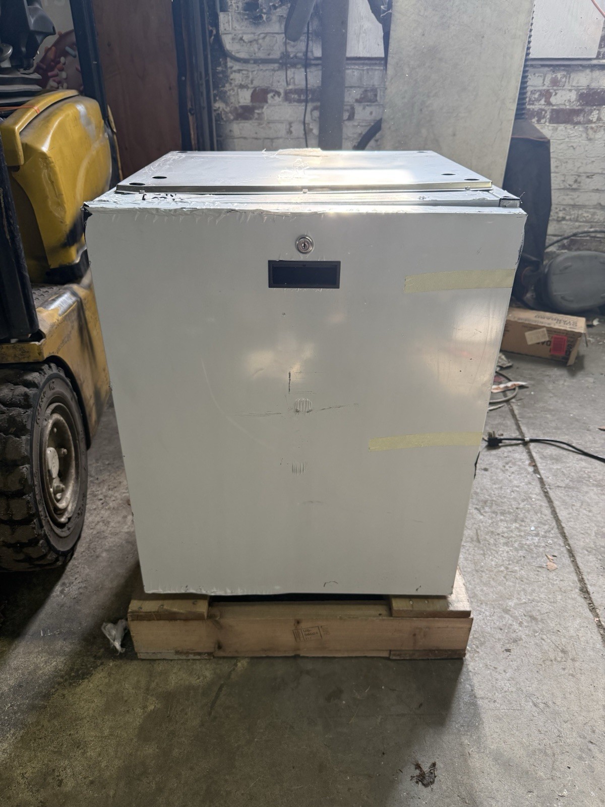 SCOTSMAN HST21-A ICE MACHINE EQUIPMENT STAND SCRATCH & DENT