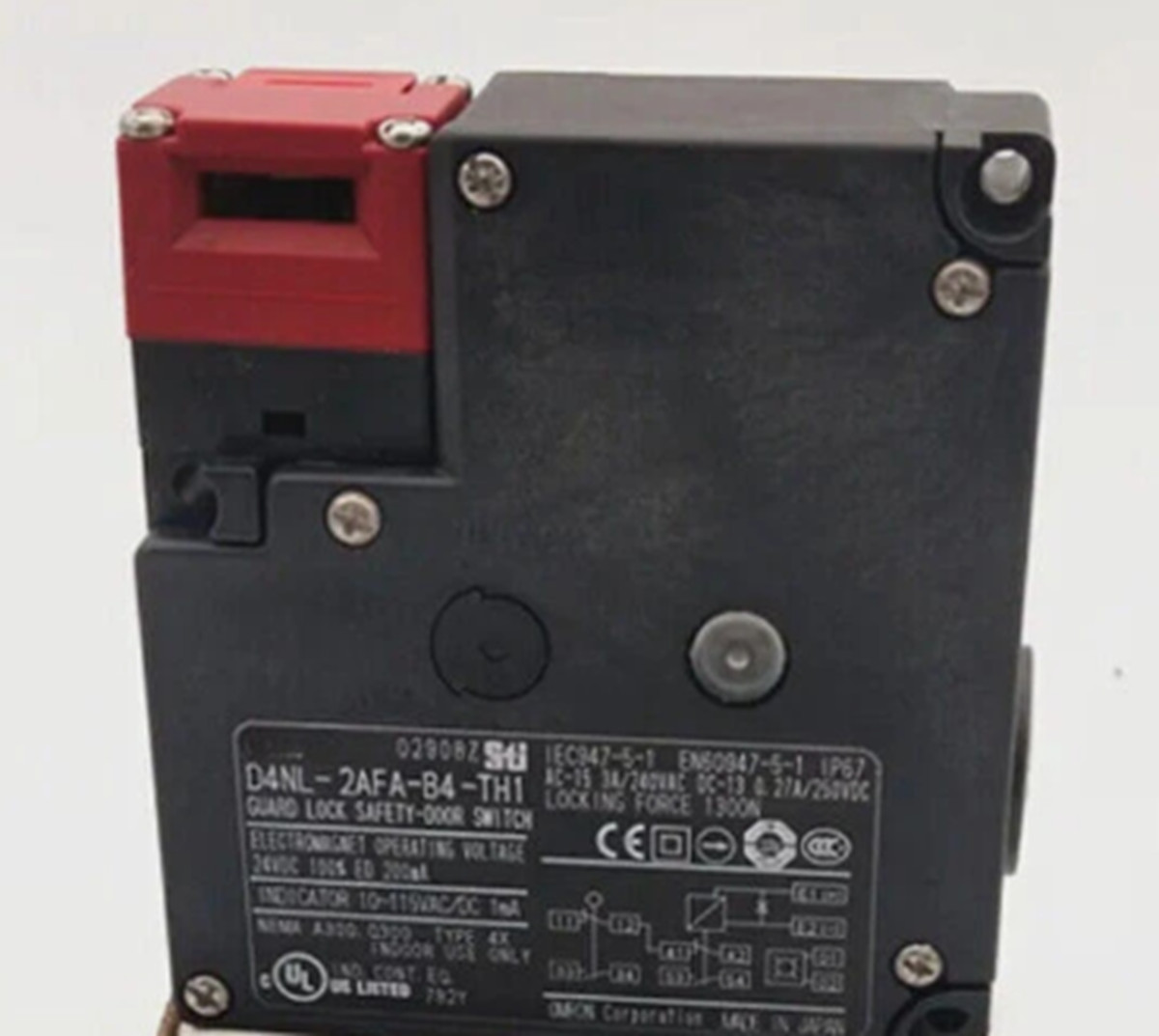 New In Box OMRON D4NL-2AFA-B4-TH1 Electromagnetic Lock Safety Switch