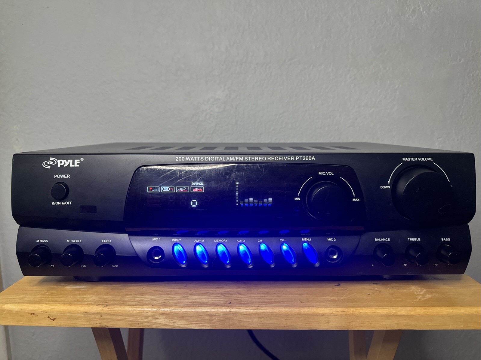 Pyle Pro PT260A 200 Watts Digital AM/FM Stereo Receiver - Read Description