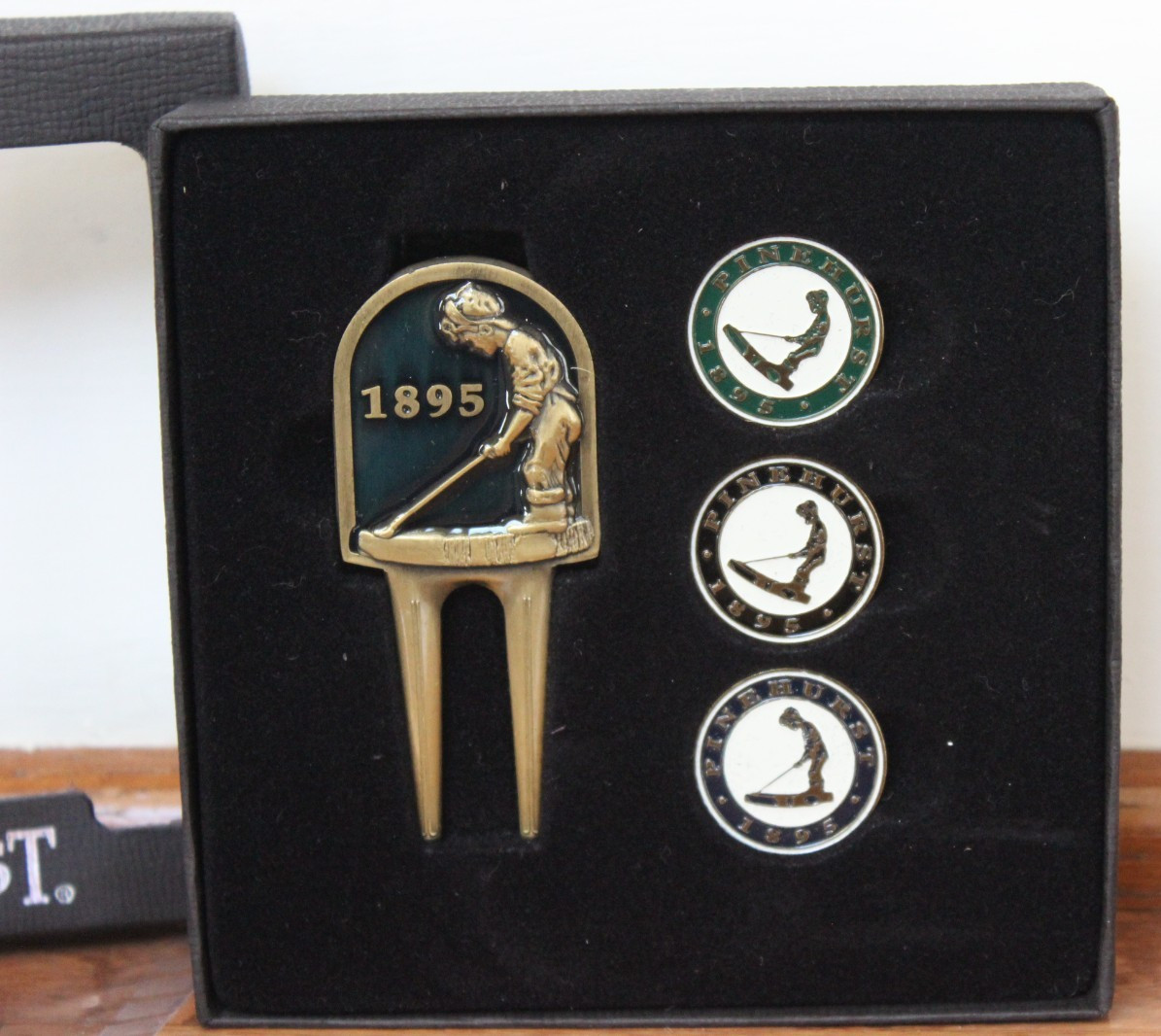 Vintage Pinehurst 1895 Divot & 3 Ball Markers GIFT SET - NEW